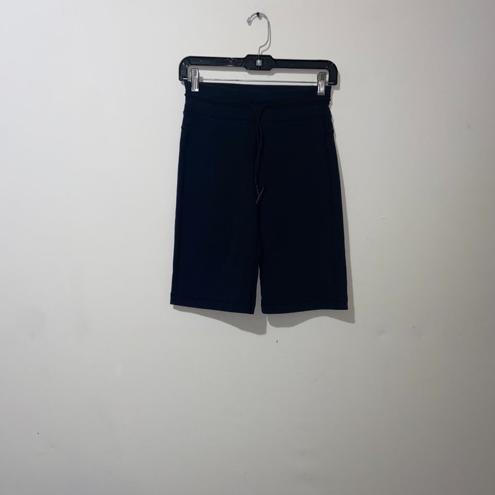 Lululemon Women's Black Shorts - Size 2